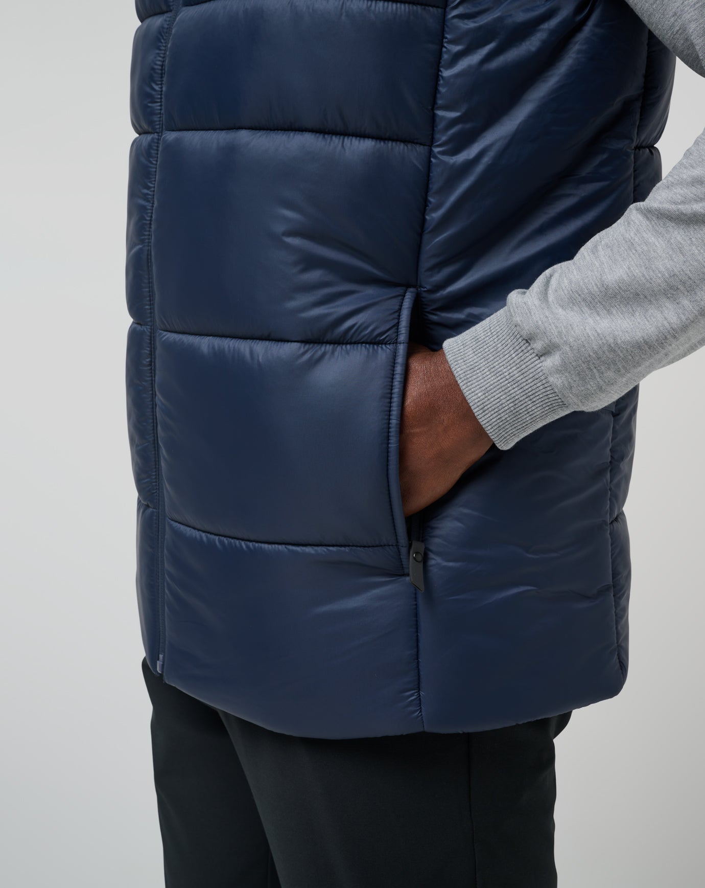 Aves Tech Puffer Vest - Image 5